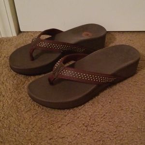 VIONIC Pacific Kehoe Leather Studded Thong Wedge F